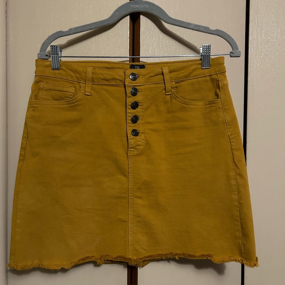 Just Black Mustard Button-Front Mini Skirt